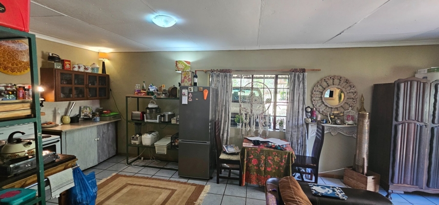 6 Bedroom Property for Sale in Hartbeesfontein North West